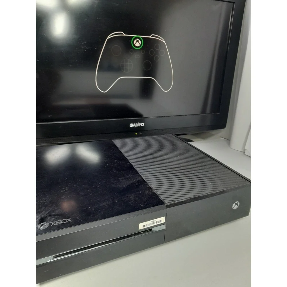 XBOX ONE  Console W/ACC - Works